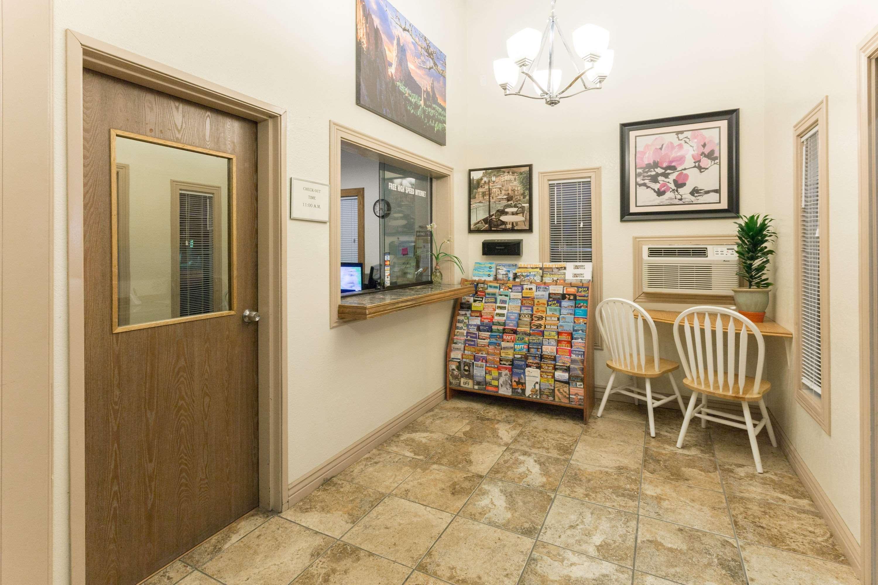 Super 8 By Wyndham Colorado Springs Peterson Space Force Cimarron Hills Exterior foto