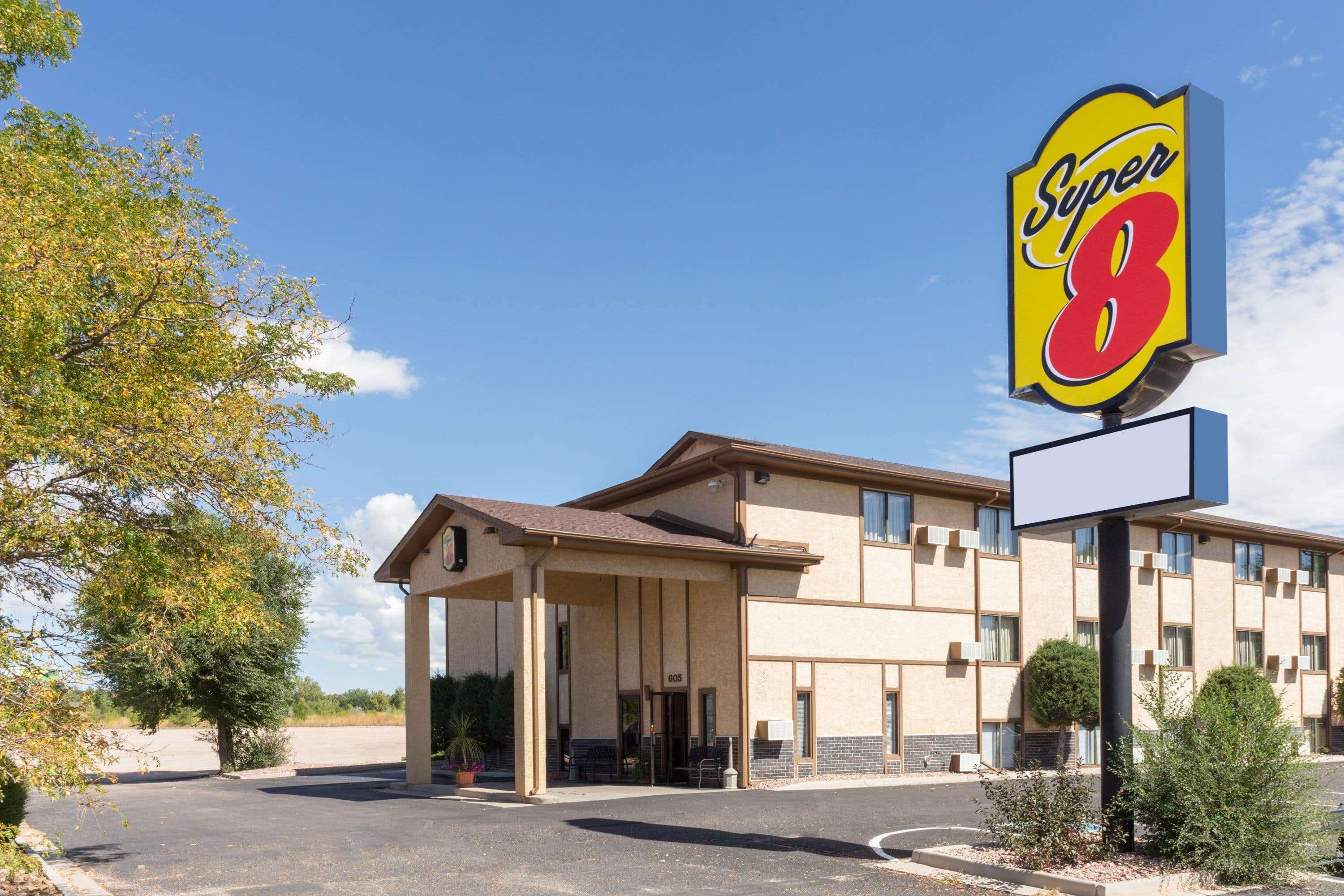 Super 8 By Wyndham Colorado Springs Peterson Space Force Cimarron Hills Exterior foto